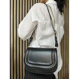 Günlük Kadın Omuz Çantası Dikiş Detaylı Ayarlanabilir Çapraz Askılı Şık Sade 4000 - 18 x 23 x 15 cm - Siyah