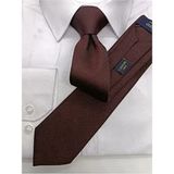 Gutiero Koyu Bordo Slim Kravat Siyah Kum Deseniyle Modern Stil Sunuyor