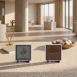 Hamd ve Mealli Besmele Detaylı Modern Hediyelik Masaüstü Süsü 10x10 cm | Özel taş tozu karışımı ve özel deri detaylarıyla uzun ömürlü kullanım sunan, mermer olmayan seçkin bir settir.
