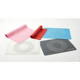 Hamur Açma Matı 50x40 cm ve Plastik Kesme Kazıma Aparatı – Silikon Kaymaz Mat + Çok Amaçlı Mutfak Kazıyıcı Seti