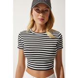 Happiness İst. Kadın Siyah Çizgili Crop Örme T-Shirt NJ00139
