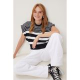 Happiness İstanbul Kadın Siyah Beyaz Çizgili Crop Triko Bluz YY00264