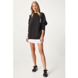 Happiness İstanbul Kadın Siyah Nakışlı Armalı Şardonlu Oversize Sweatshirt NJ00160