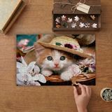 Hasır Şapkalı Mavi Gözlü Kedi Tasarımı 240 Parça Ahşap Puzzle Ahşap Kutuda MP03027