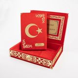 Hayrat Isme Özel Ay Yıldızlı Kuranı Kerim Orta Boy - Raşel Kutulu Islami Hediye - Bayrak ve Kuran Ay Yıldız - Türk Bayrağı ve Kuran-I Kerim Türkiye Konseptli