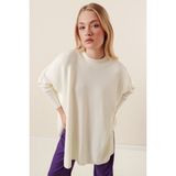 Hazelin Kadın Beyaz Oversize Yırtmaçlı Panço Triko Kazak HZL23W-BD1100761 - Standart