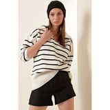Hazelin Kadın Beyaz Siyah Çizgili Polo Yaka Crop Triko Kazak HZL23W-BD1100841 - Standart
