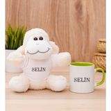 Hediye Dükkanı Kişiye Özel Çiçek Harf Tasarım İsim Yazılı Yeşil Kupa Bardak ve Peluş Koyun
