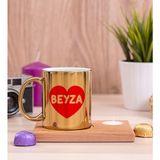 Hediye Dükkanı Kişiye Özel İsim Yazılı Kırmızı Kalpli Ahşap Altlıklı Mumlu Gold Kupa Bardak
