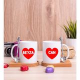 Hediye Dükkanı Kişiye Özel İsim Yazılı Kırmızı Kalpli İkili Ahşap Altlıklı Beyaz Kupa Bardak