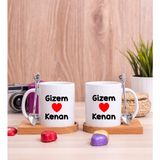 Hediye Dükkanı Kişiye Özel Sevgililere Özel İsim Yazılı Ikili Ahşap Altlıklı Beyaz Kupa Bardak