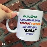 Hediyeci Abla Babalar Günü Özel Biz Onlara Baba Diyoruz Kişiye Özel Resimli ve İsimli Baskılı Beyaz Kupa Bardak