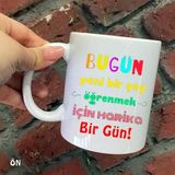Hediyeci Abla Size Özel Tüm Renkli Duvar Yazısı Seramik Baskılı Beyaz Kupa Bardak