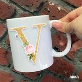 Hediyeci Abla Size Özel V Harfli Seramik Baskılı Beyaz Kupa Bardak