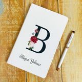 Hediyehanesi Kişiye Özel Isimli Ajanda Not Defteri ve Tükenmez Kalem Seti , Baş Harf Temalı, Termo Deri Kapak, Beyaz Renk 2413W03 - 21cm 13cm