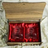 Hediyelerin Efendisi Vintage Tasarımlı Ahşap Kutulu Çiftlere Özel Viski Kadehi Seti - Şeffaf - 200 ml