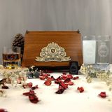 Hediyelerin Efendisi Vintage Tasarımlı Kişiye Özel Rakı, Çakmak ve Taşlı Viski Kadehi Seti - Şeffaf - 150 ml