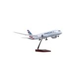 Hediyelik Maket Uçak – American | Ölçek 1:130, 43 CM