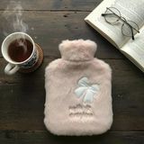 Hello Everyone Yazılı Kurdeleli Pembe Peluş Sıcak Su Torbası 1 Lt – Yumuşak Kılıf, Uzun Süre Sıcak Tutan Termal Su Torba