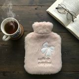 Hello Everyone Yazılı Kurdeleli Pembe Peluş Sıcak Su Torbası 1 Lt – Yumuşak Kılıf, Uzun Süre Sıcak Tutan Termal Su Torbası Bx40
