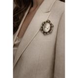 HER ŞEY NOTA www.herseynota.com Bordo Taşlı Vintage Cameo Kadın Figürlü Metal Broş – Antik Gold Çerçeve
