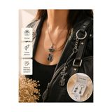HER ŞEY NOTA www.herseynota.com Şebnem Ferah Elektro Gitar Kolye ve Anahtarlık 2'li Hediye Seti – Unisex Metal Aksesuar