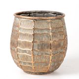 Herdekora Kabartma Çizgi Desenli Metal Bakır Eskitme Gri 24x23x24 cm Çiçeklik Saksı