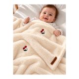 HEYBELİ ORGANİK KİRAZ DESENLİ WELLSOFT KUMAŞ 100X120 CM PELUŞ VE YUMUŞAK KREM RENGİ BEBEK BATTANİYESİ