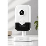 Hikvision 4MP Ultra HD Wifi IP Bebek ve Evcil Hayvan İzleme Kamerası - Tak Çalıştır, Sesli İç Mekan Güvenlik Kamerası (DS-2CD2443G2-IW)