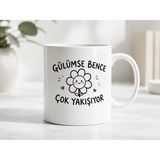 HiperAD Reklam Gülümse Bence Çok Yakışıyor Yazılı Çiçek Desenli Porselen Kupa Bardak 300 ml Süblimasyon Baskılı Sevimli Hediyelik Kupa - Renkli
