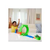 HOT WHEELS Monster Trucks Mutant Kaosu Çemberde Yarış Seti ve Wreckin' Wolf oyuncak kamyon ile Slime™ JMK91