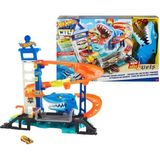 Hot Wheels Oyun Seti: Şehirdeki Köpek Balığından Kaçış - Macera Temalı Plastik Hediye Erkek Çocuklar için