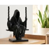 Housetrend Grim Reaper Salıncakta Gotik Heykel – Dark Art Kuru Kafa Temalı Dekoratif Biblo – 3D Yazıcı Tasarımı Masaüstü Heykel, Ofis ve Salon Dekorasyonu (Mat Siyah)