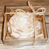 Huzur Soap Huzur Sabun, Kadife Çiçek Desenli Hediyelik ve Doğal El Yapımı Kokulu Sabun (Kahve ve Beyaz)