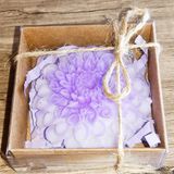 Huzur Soap Huzur Sabun, Krizantem Çiçek Desenli Hediyelik ve Doğal El Yapımı Kokulu Sabun (Menekşe ve Beyaz)