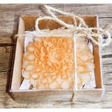 Huzur Soap Huzur Sabun, Krizantem Çiçek Desenli Hediyelik ve Doğal El Yapımı Kokulu Sabun (Turuncu ve Beyaz)