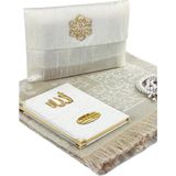 İhvan Babalar Gününe Özel Isim Baskılı Kumaş Kaplı Yasin Kitabı Seccadeli Tesbihli Keseli Set - Beyaz Renk - 117 x 67 cm
