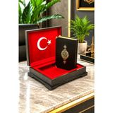 İhvan Online Ahşap Kutulu Türk Bayraklı Orta Boy Kuranı Kerim Özel Kadife Sandıklı Hediyelik Set - Siyah