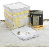 İhvan Online Kuran-I Kerim, Eşarp, Tesbih ve Seccade Kabe Maketi Seti Beyaz - 120 x 70 cm