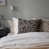 IKEA GULDFLY kırlent kılıfı antrasit-kırık beyaz - 10554189