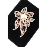 İnci kraliçesi çiçeği broş Rose gold tonlu kristal taşlı incili çiçekli kadın yaka iğnesi çiçek