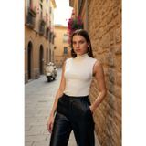 İntive lingerie-innocent&attractive Kadın Beyaz Kolsuz Balıkçı Yaka Basic Bluz