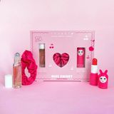 Inuwet Miss Cherry Set -Pembe Saç Tokası, Kiraz Kokulu Parfüm ve Kiraz Aromalı Dudak Nemlendiricisi - Kırmızı