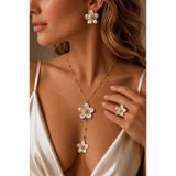 invictus design Kadın Gold Beyaz Ekru Sedefli Çiçek Figürlü Mineli Y Model Kolye & Ayarlanabilir Yüzük & Küpe 3'lü Set