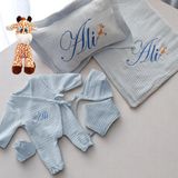 Isme Özel Nakışlı Müslin Bebek Seti – Battaniye, Yastık ve Kıyafet Takımı (6 Parça) - Bebe Mavi - 0 - 3 Ay