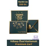 İstisna 2 Adet Premium Yılbaşı Temalı Gold Yaldızlı Happy New Year Yazılı Çam Yeşili Zarf 200 Gr. 13X18 cm Zarf Çam Ağacı Kilitli Hediye Zarfı ve Not Kartı Mutlu Yıllar - Yeşil - Altın