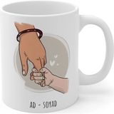 Ivart Anneler Günü Hediyesi - Kişiselleştirilebilir Anne Bebek Eli Baskılı Premium Porselen Kupa Bardak - 001 - Beyaz - 300 ml