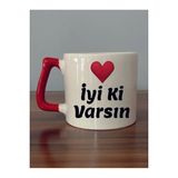 Iyi Ki Varsın Yazılı Kırmızı Kulplu Hediyelik Seramik Kupa Bardak - Krem - 1 Adet