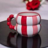 İzart Katmerli Boncuk Kulp Pembe - Kırmızı Şerit Desenli El Işlemeli Seramik Kupa - 200 ml