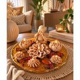 Jel & Soya Karışımlı Buda Mumlu Çiçek Figürlü Kokulu Dekoratif Mum Tepsisi 16X16 cm Yuvarlak Meditasyon ve Aromaterapi Mumu - Sütlü - Kahverengi